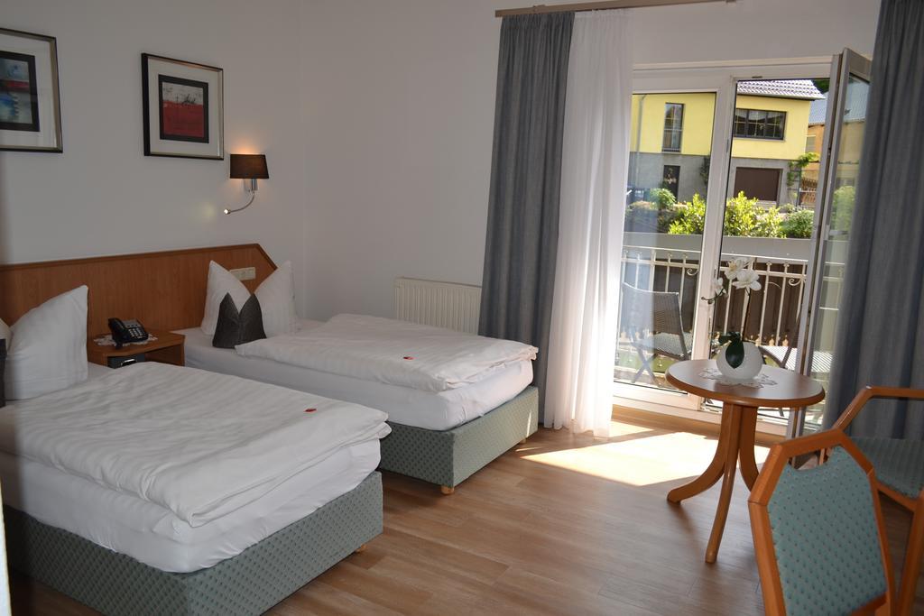 Hotel & Restaurant Zur Linde Freital Bagian luar foto