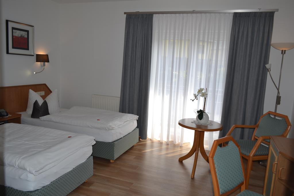 Hotel & Restaurant Zur Linde Freital Bagian luar foto