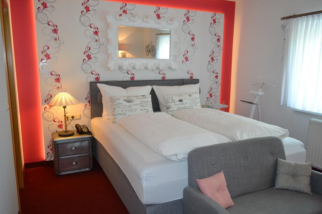 Hotel & Restaurant Zur Linde Freital Bagian luar foto