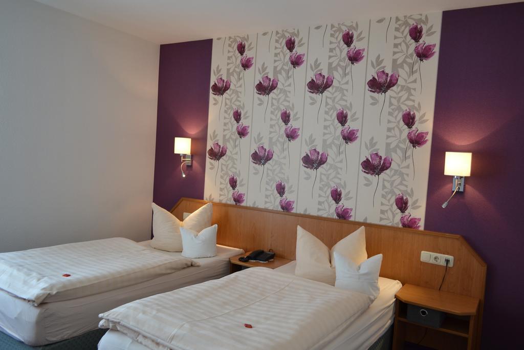 Hotel & Restaurant Zur Linde Freital Bagian luar foto